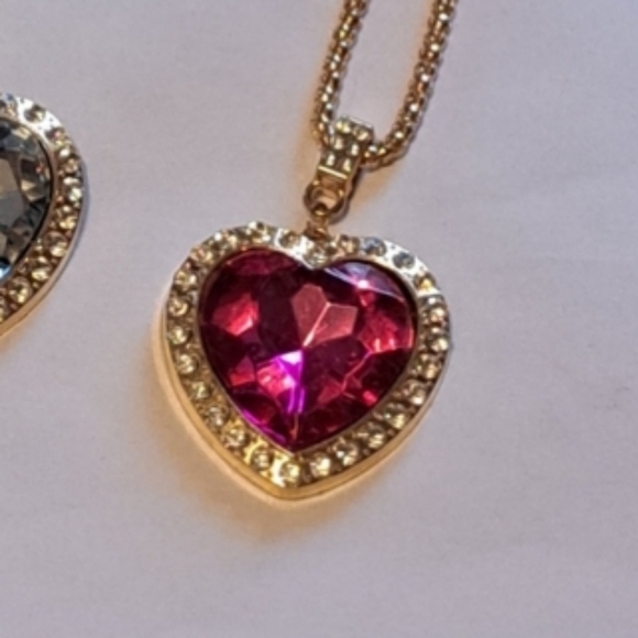 Heart Necklace Pink Red Crystal Rhinestone Pendant Necklace on 18-22" chain. - Picture 9 of 10
